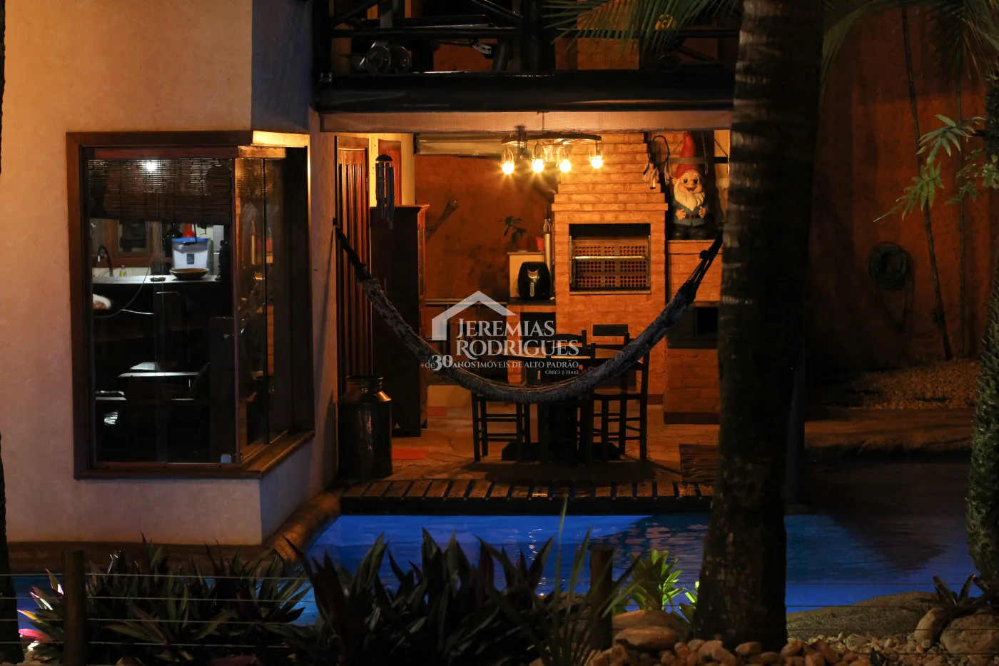 Casa para venda e locação com 5 dormitórios no Condomínio Taubaté Village em Taubaté/SP.