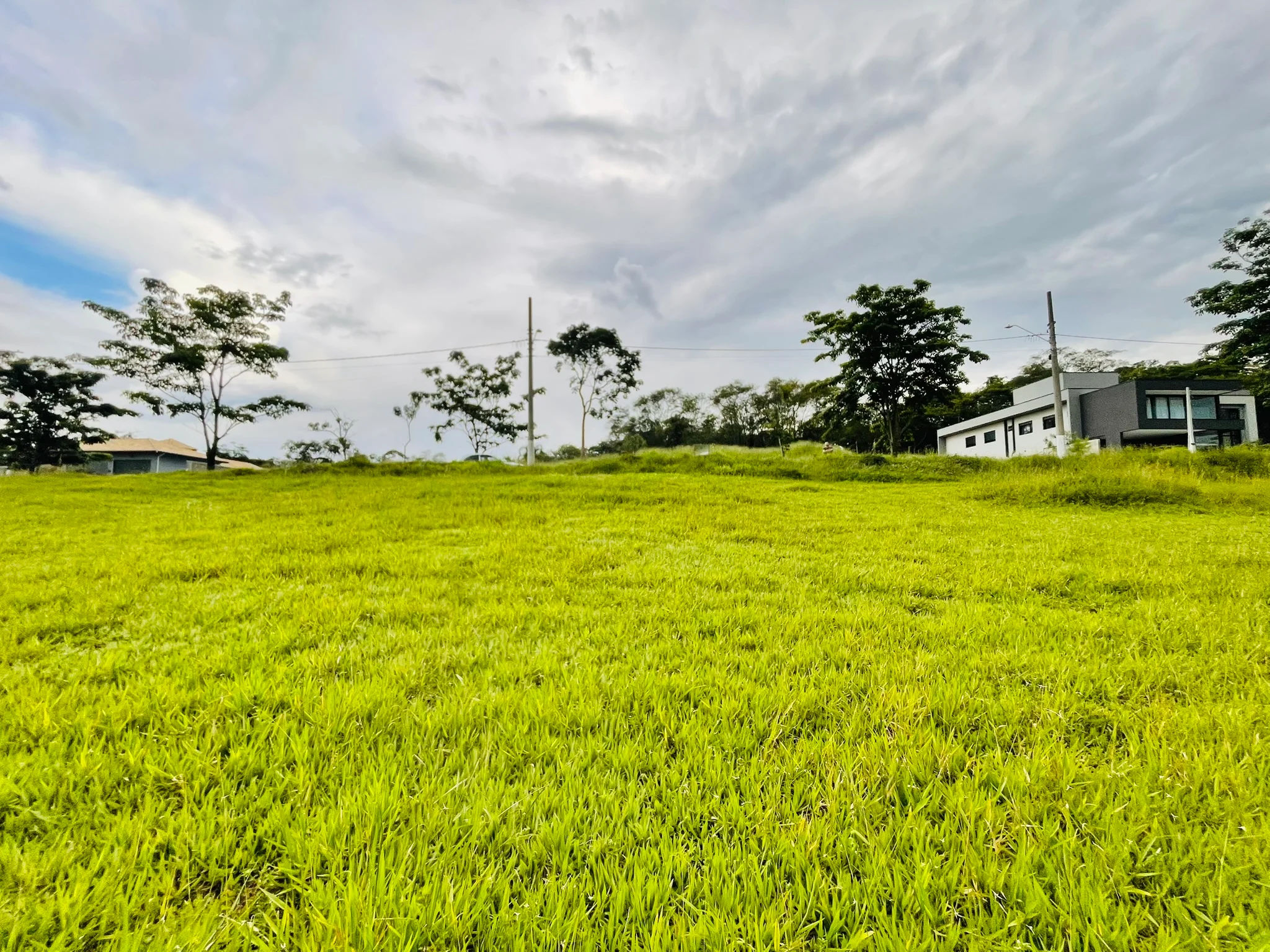 Terreno à venda com 1.011 m² no Condomínio Altos do Cataguá em Taubaté/SP