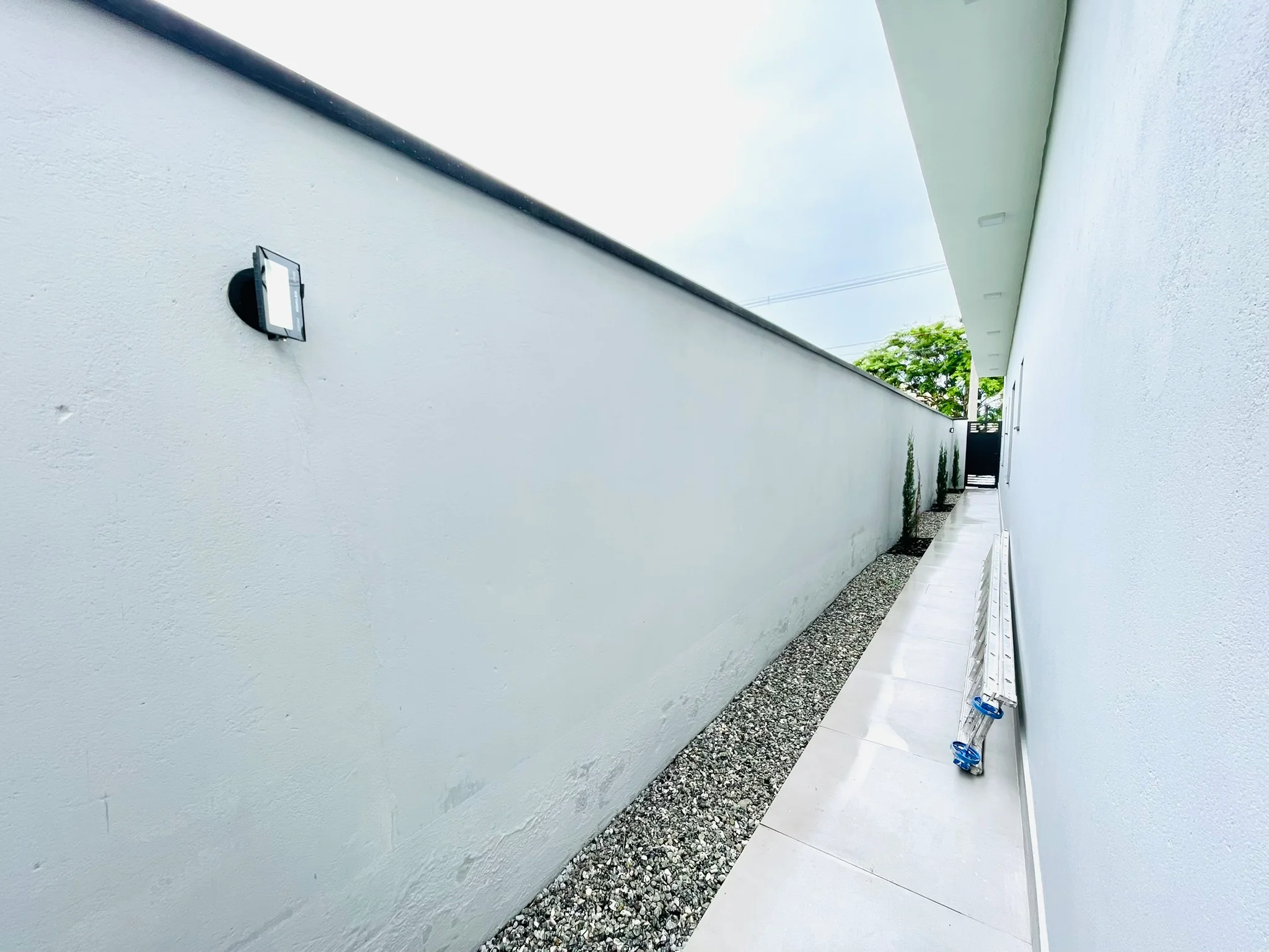 Casa à venda com 4 dormitórios no Condomínio Ouro Ville em Taubaté/SP. 