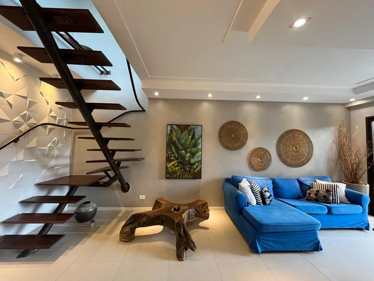 Apartamento à venda com 4 dormitórios, 260 m² no Edifício Recanto dos Nobres em Ubatuba/SP. 