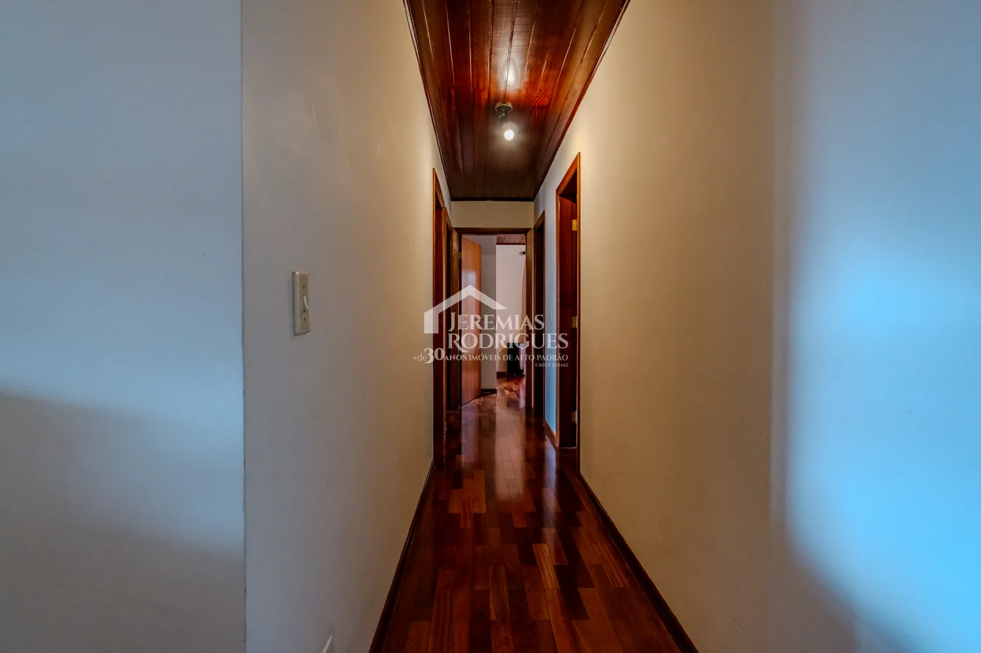 Apartamento à venda com 4 dormitórios, 295 m² no Edifício Solar Bela Vista em Campos do Jordão/SP