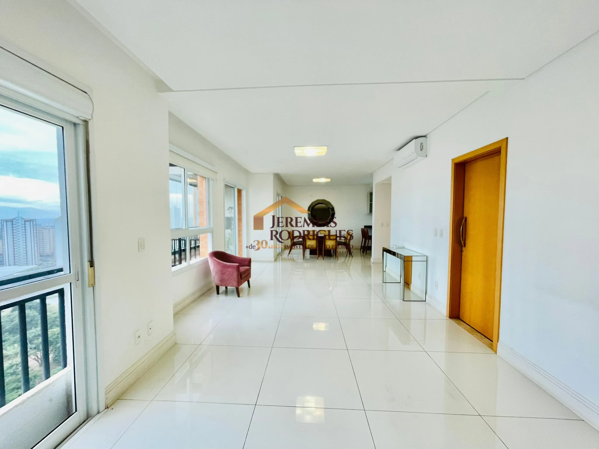 Apartamento Mobiliado para locação e venda no Condomínio Des Arts em Taubaté/SP.
