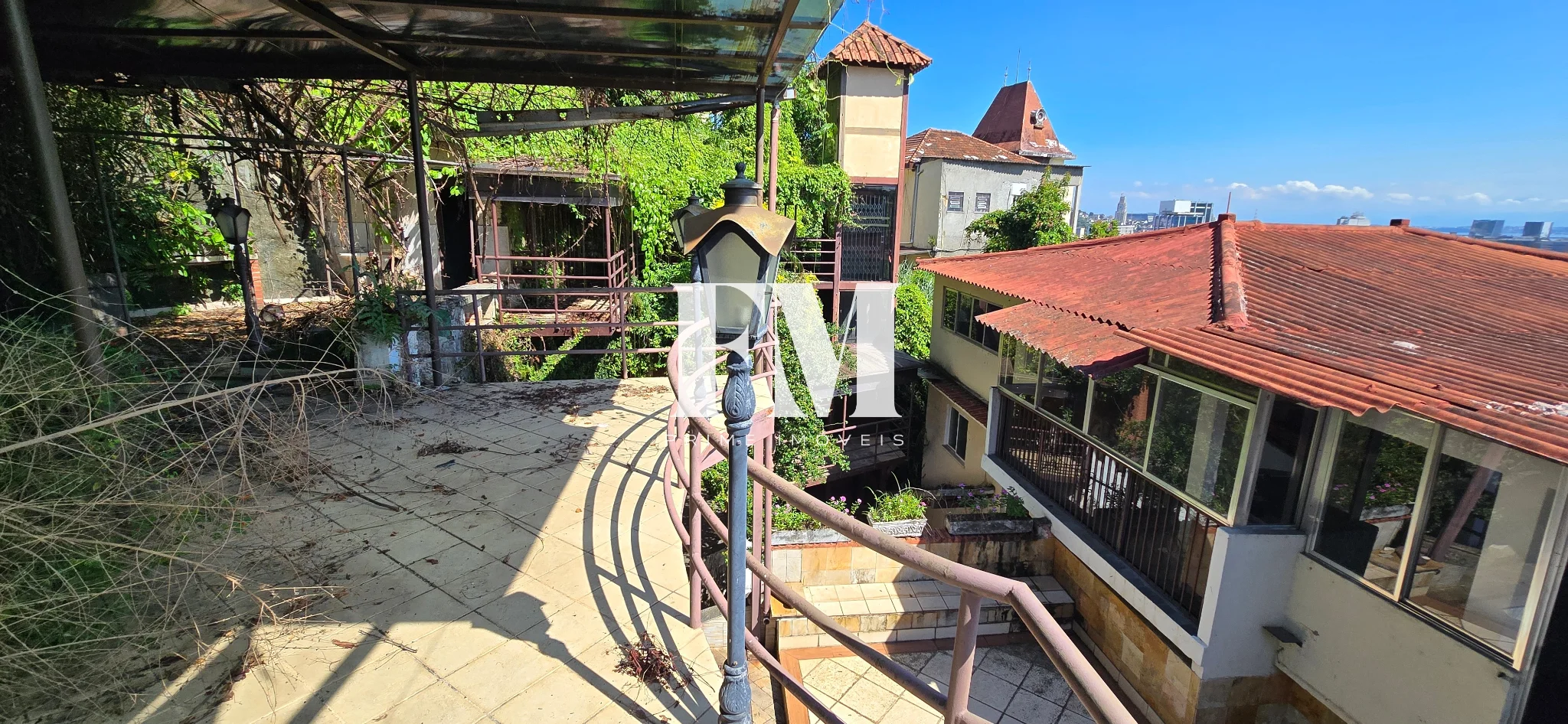 Cobertura única à venda em Santa Teresa: joia bruta triplex com 5 quartos, piscina, área gourmet, r - foto 2