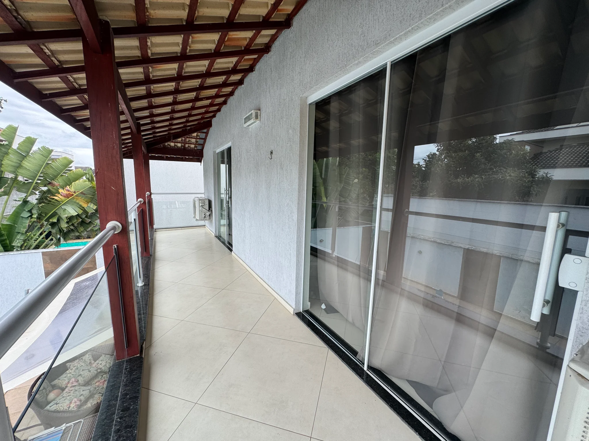 Casa à venda com 3 suítes no Condomínio Reserva dos Lagos em Pindamonhangaba/SP. 