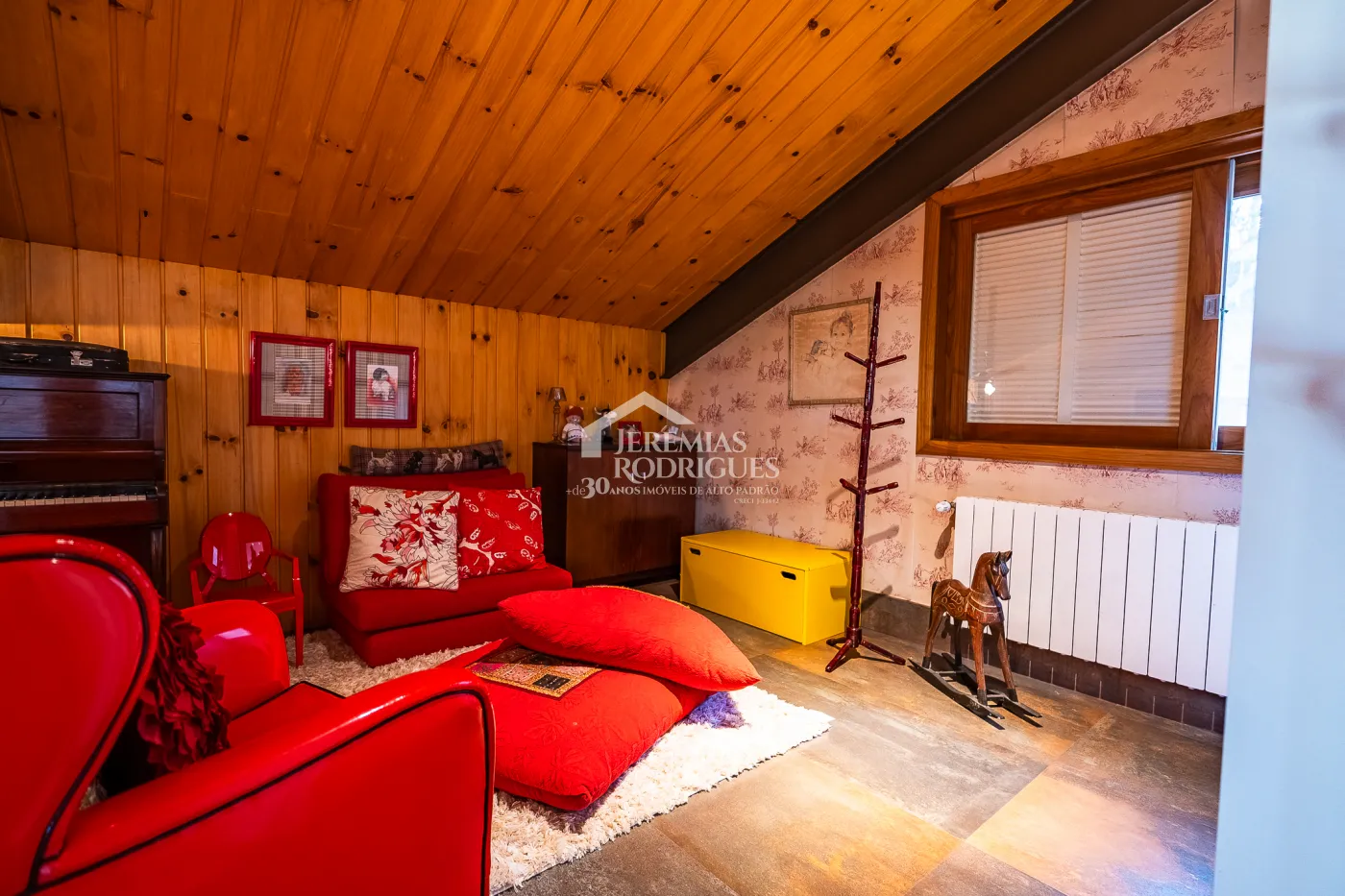 Casa com 7 suítes, 770 m² - Pedra do Fogo - Campos do Jordão/SP.