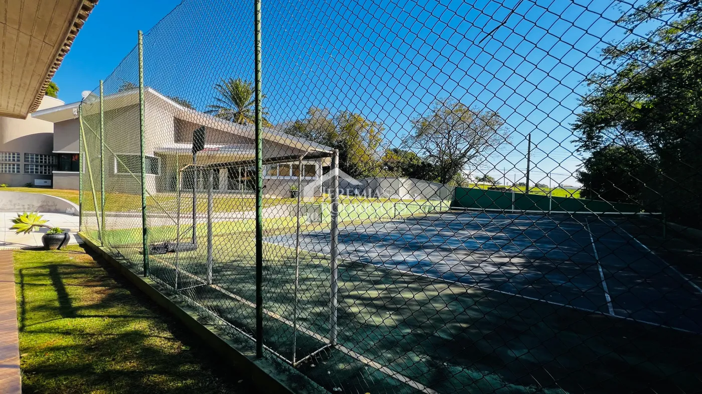 Casa para venda e locação com 6 dormitórios no Condomínio Chácaras Cataguá em Taubaté/SP.