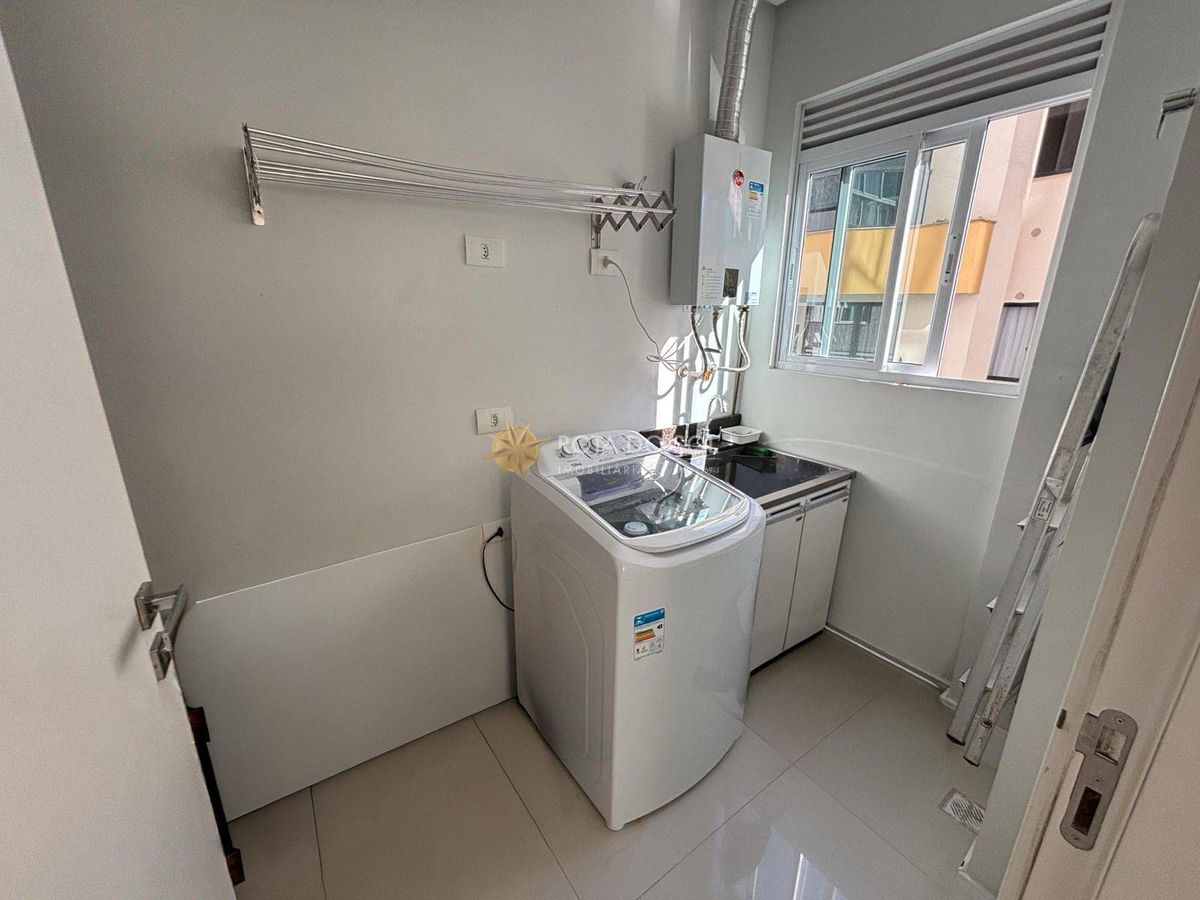 Residencial Salinas Apartamento Quadra Mar 4 Suítes em Meia Praia Itapema SC