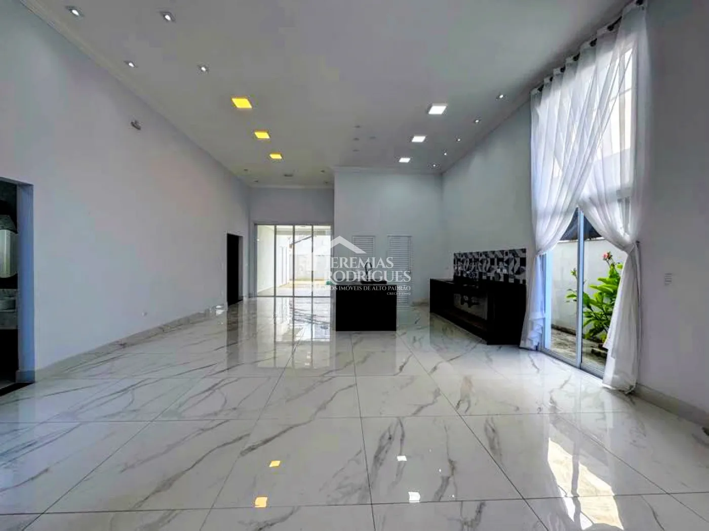 Casa para venda com 3 suítes no Condomínio Reserva dos Lagos em Pindamonhangaba/SP