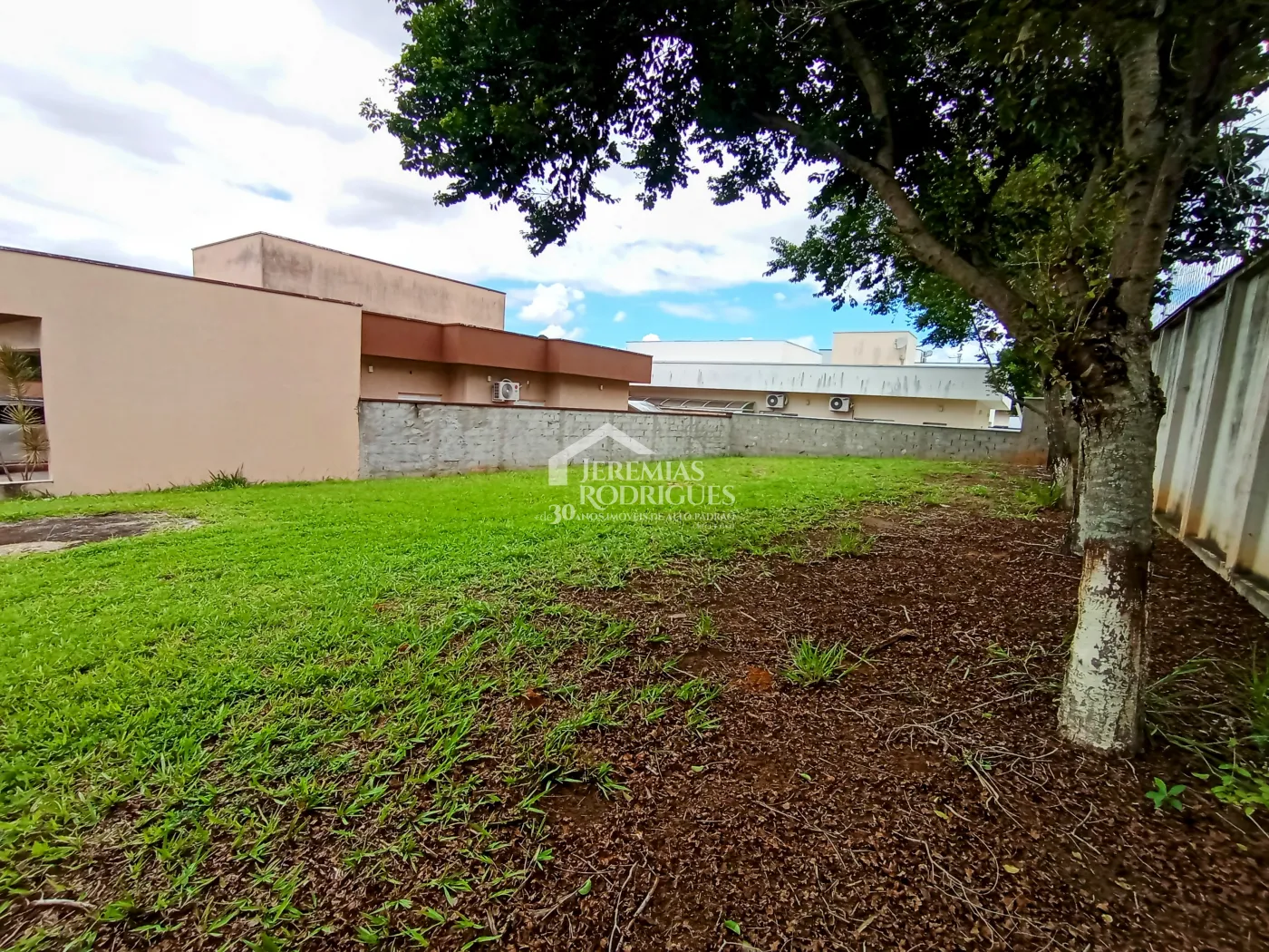 Terreno à venda com 555 m² no Condomínio Terrazzo Di Itália em Taubaté/SP.