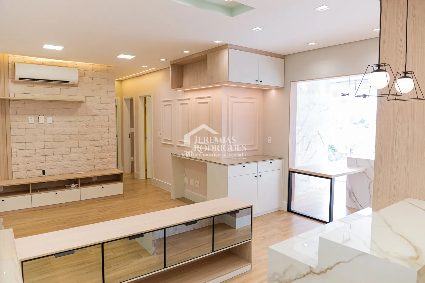Apartamento à venda com 3 dormitórios, 98 m² no Edifício Bauhaus em Pindamonhangaba/SP.