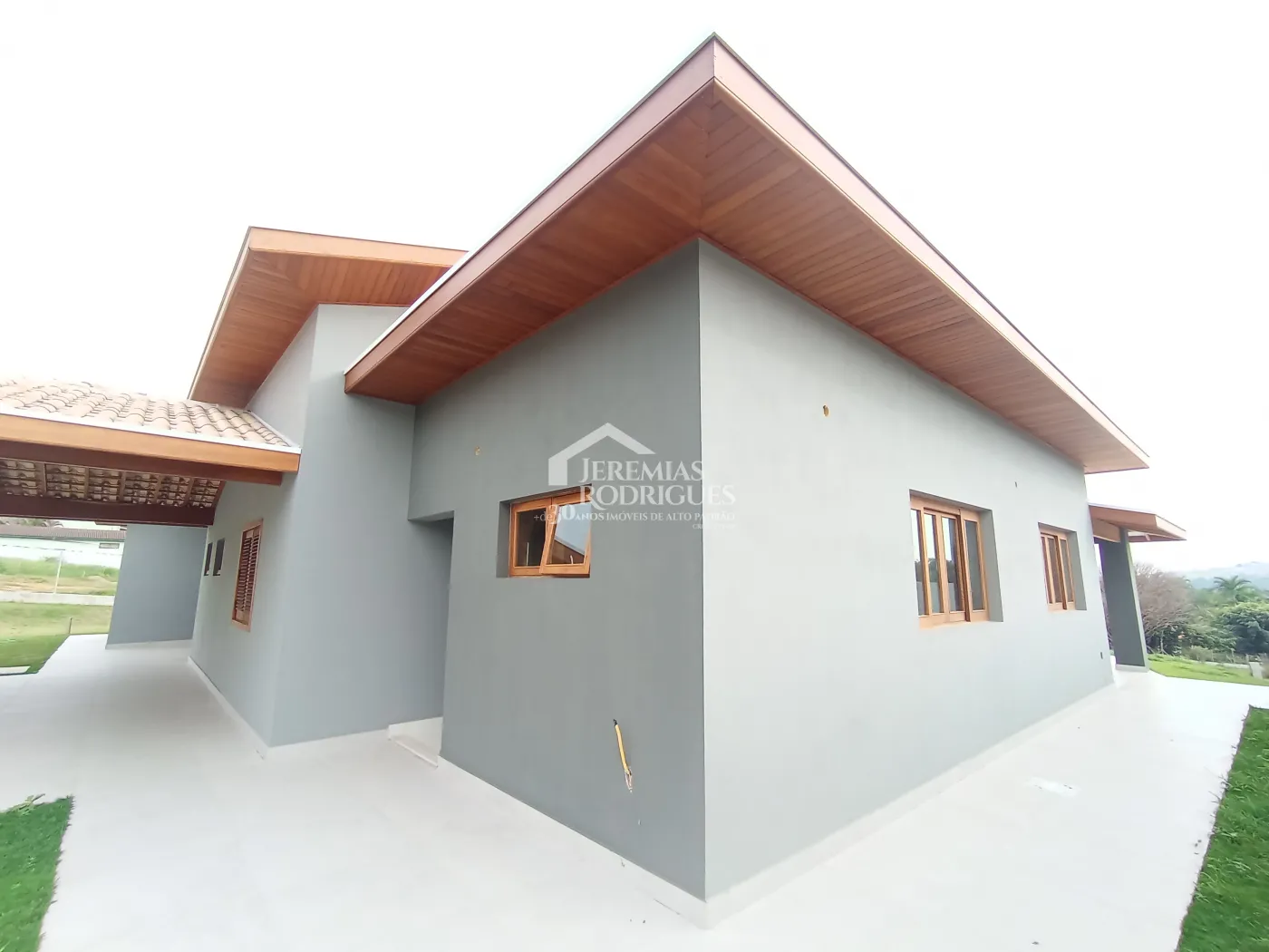 Casa à venda com 4 dormitórios no Condomínio Chácaras Cataguá em Taubaté/SP