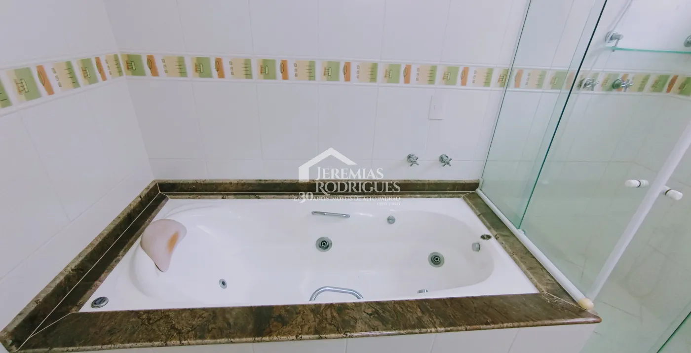 Casa à venda com 5 dormitórios no Condomínio Taubaté Village em Taubaté/SP.