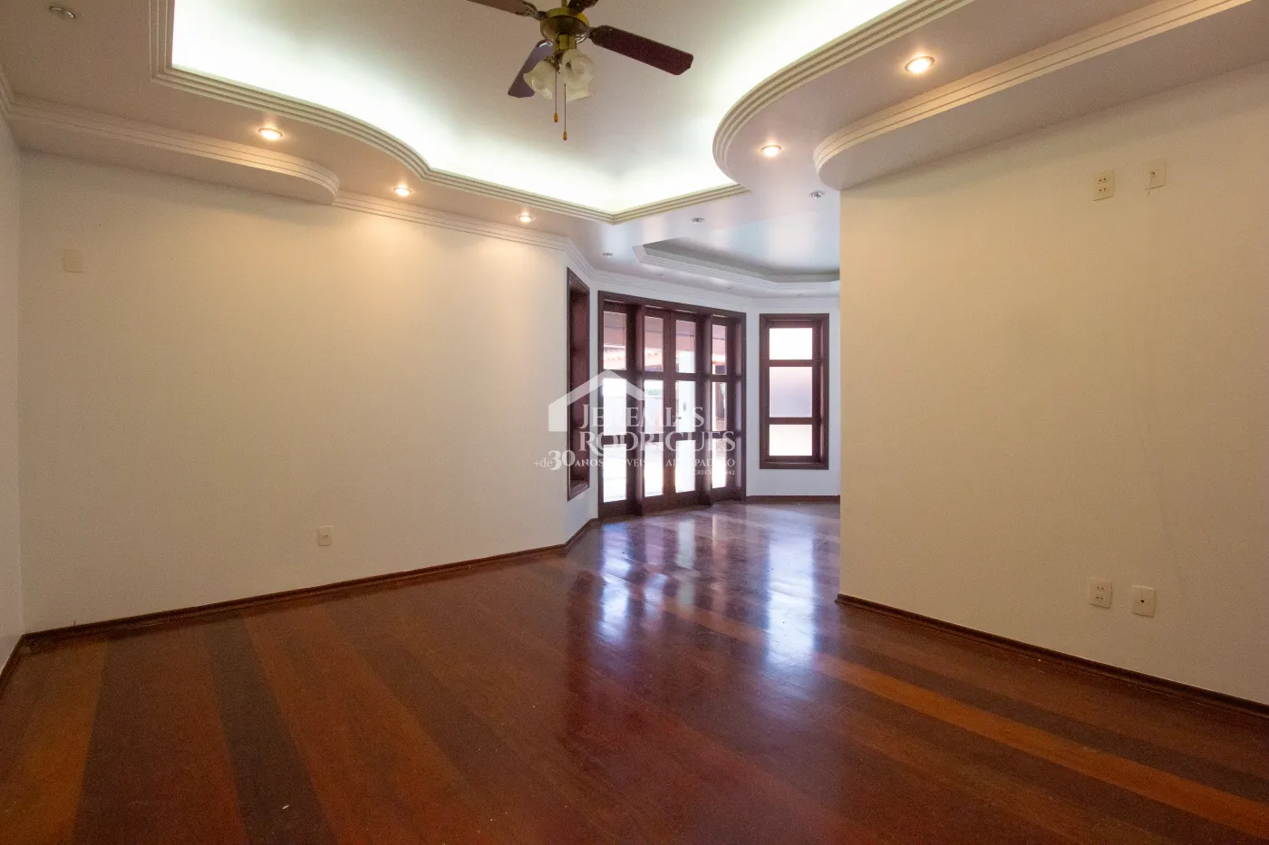 Casa com 4 suítes, 576 m² - Condomínio Village Paineiras - Pindamonhangaba/SP