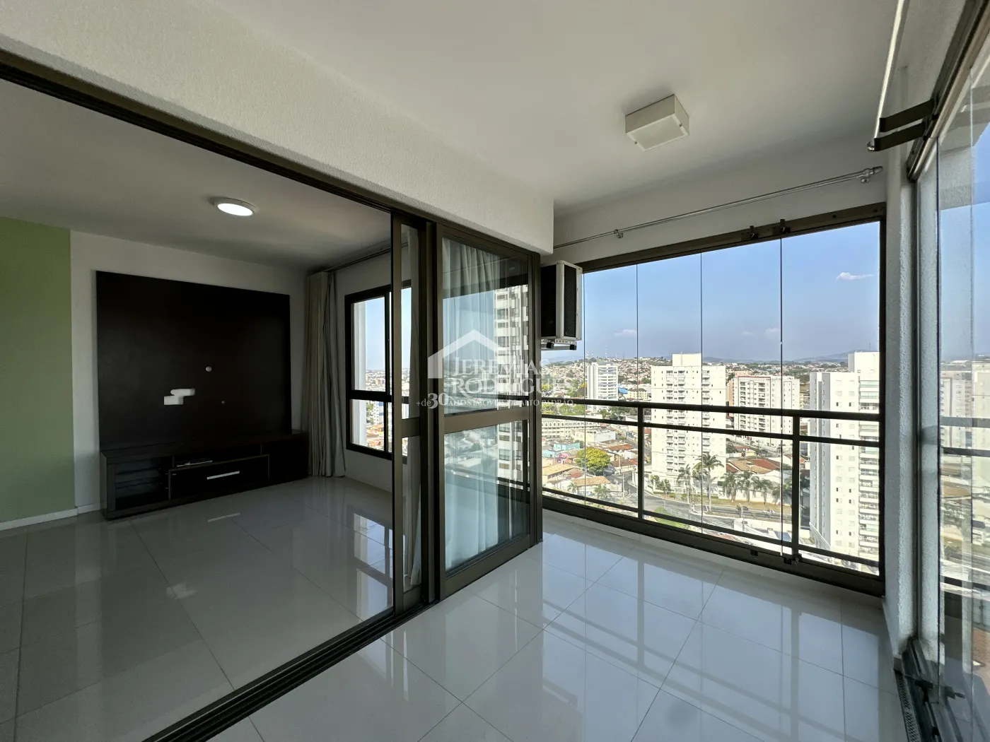 Apartamento com 3 dormitórios, 125 m² - Edifício Jabuticabeiras - Taubaté/SP.