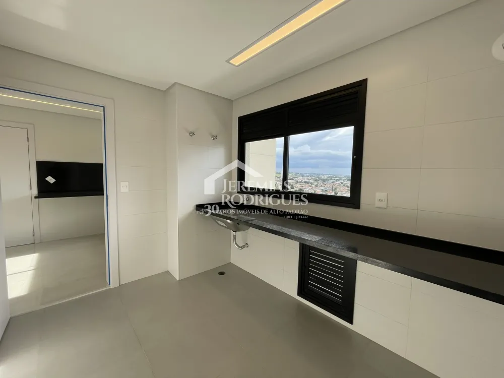 Apartamento com 3 suítes, 211 m² no Edifício Europa em Taubaté/SP
