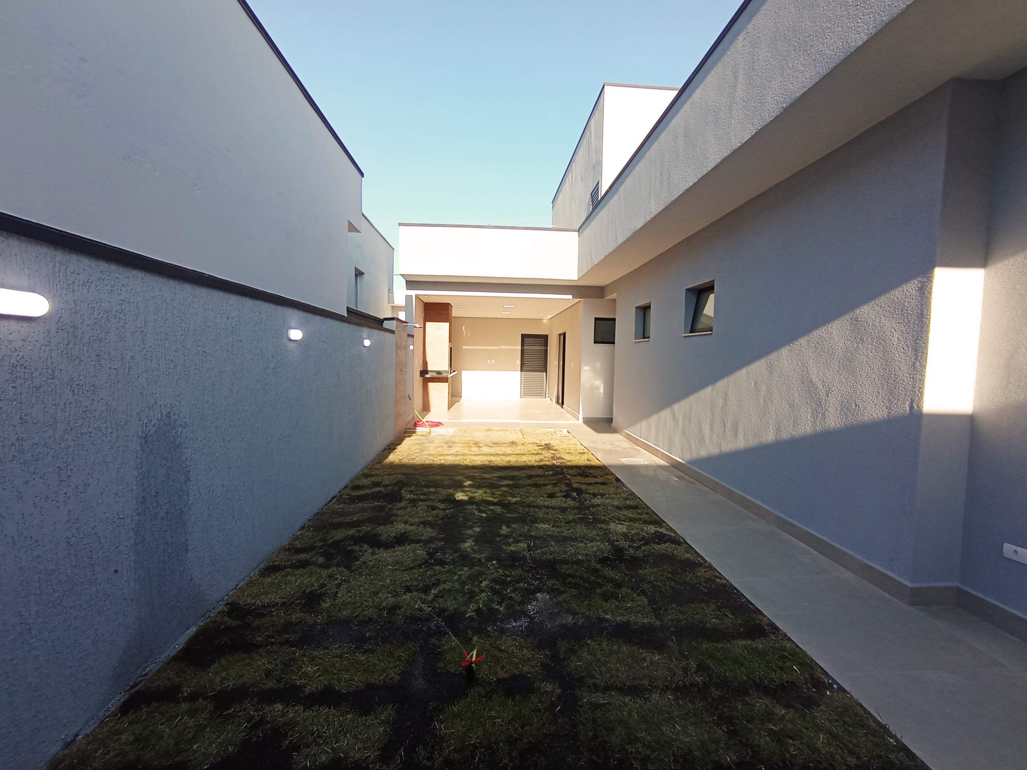 Casa à venda com 3 dormitórios no Condomínio Ouro Ville em Taubaté/SP.