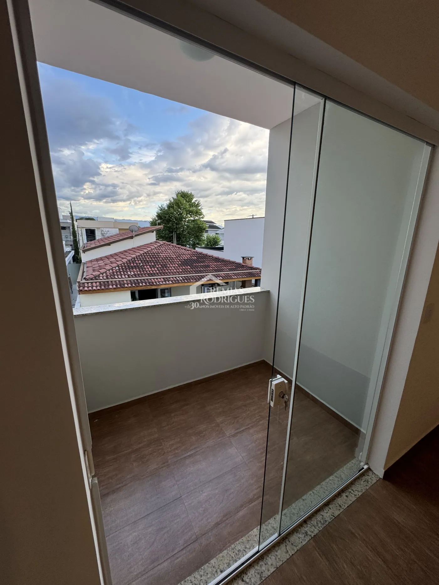 Casa para venda com 3 dormitórios no Condomínio Campos do Conde II Chamboard em Tremembé/SP