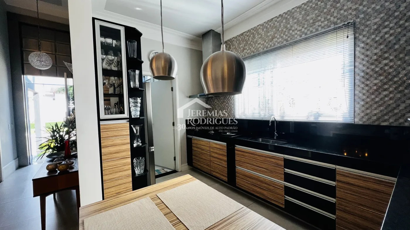 Casa à venda com 3 suítes no Condomínio Campos do Conde II Chambord em Tremembé/SP