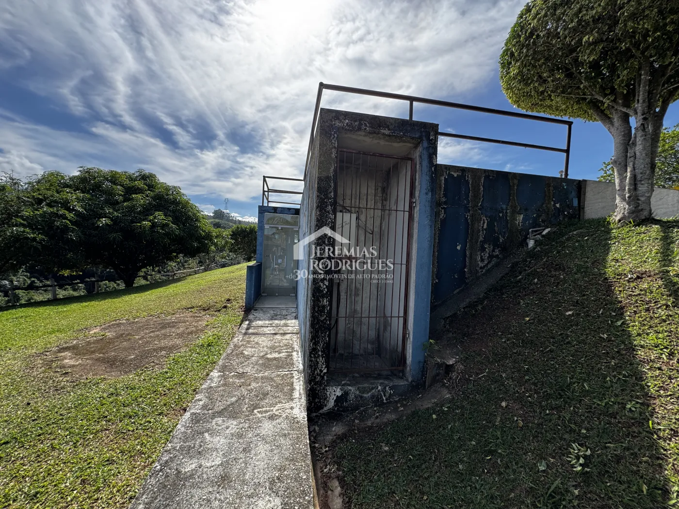 Sitio à venda com 5 dormitórios, 3,5 alqueires no bairro Cruz Pequena em Pindamonhangaba/SP
