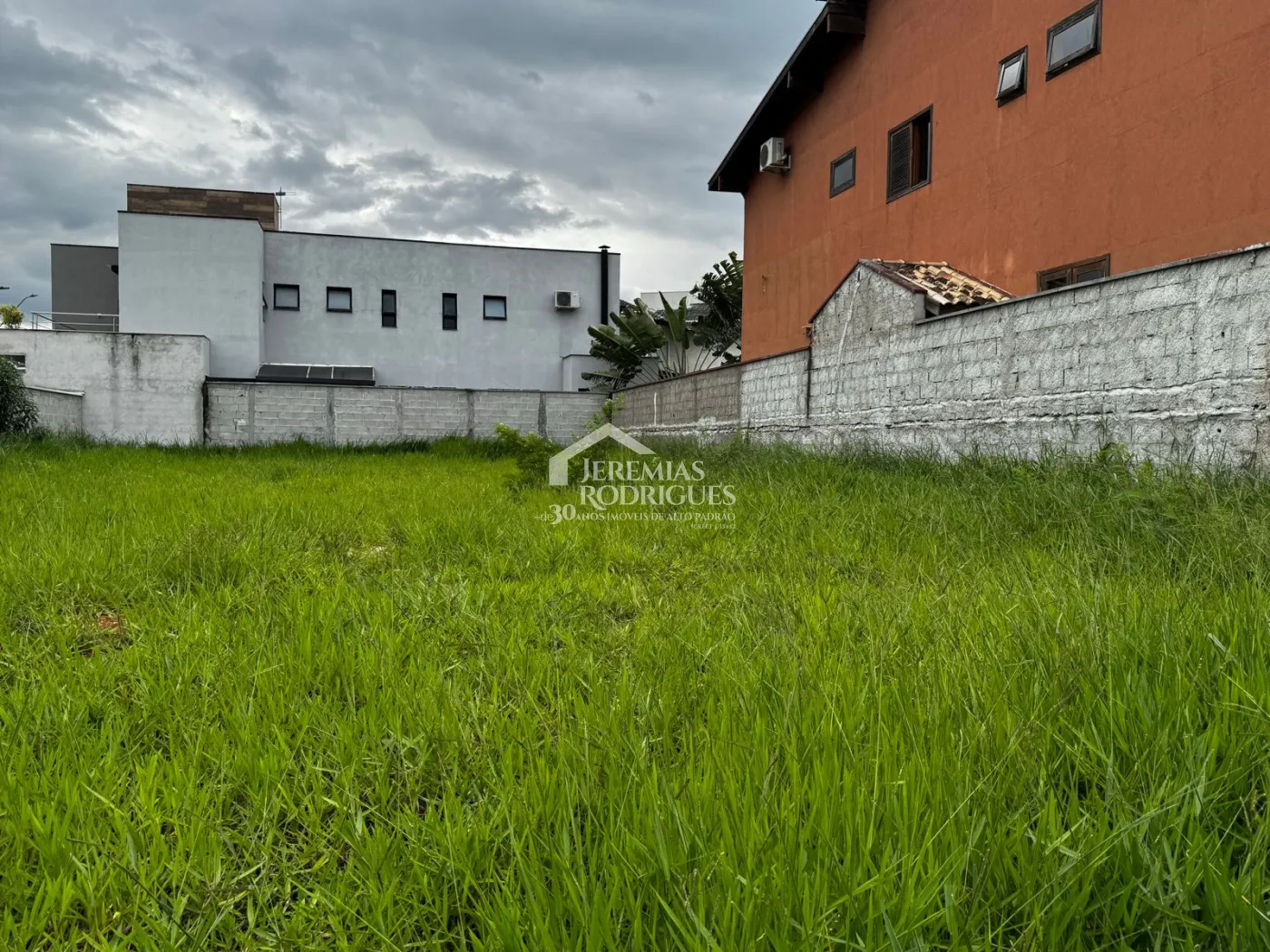 Terreno com 450 m² - Condomínio Real Ville - Pindamonhangaba/SP.