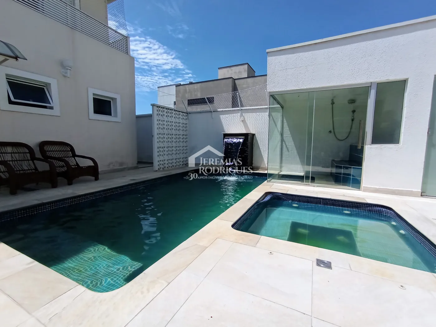 Casa assobradada com 3 suítes - Condomínio Jardim Oásis - Taubaté/SP.