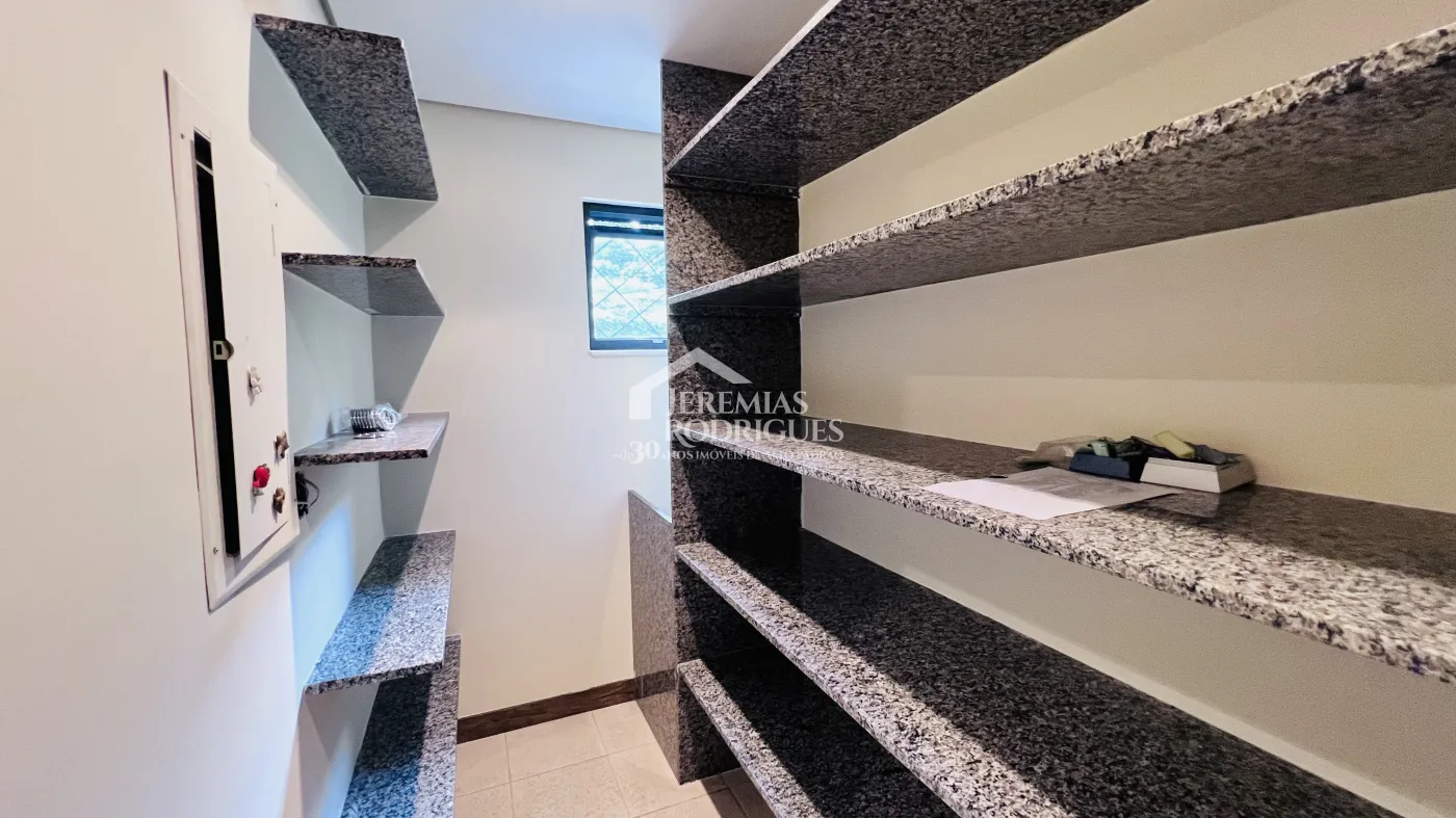 Casa com 8 dormitórios, 900 m² - Condomínio Portal da Serra - Taubaté/SP