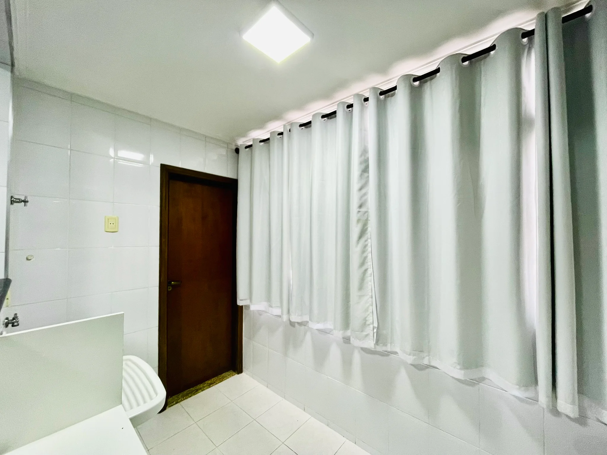 Apartamento para venda com 5 dormitórios no Edifício Olimpia em Taubaté/SP. 