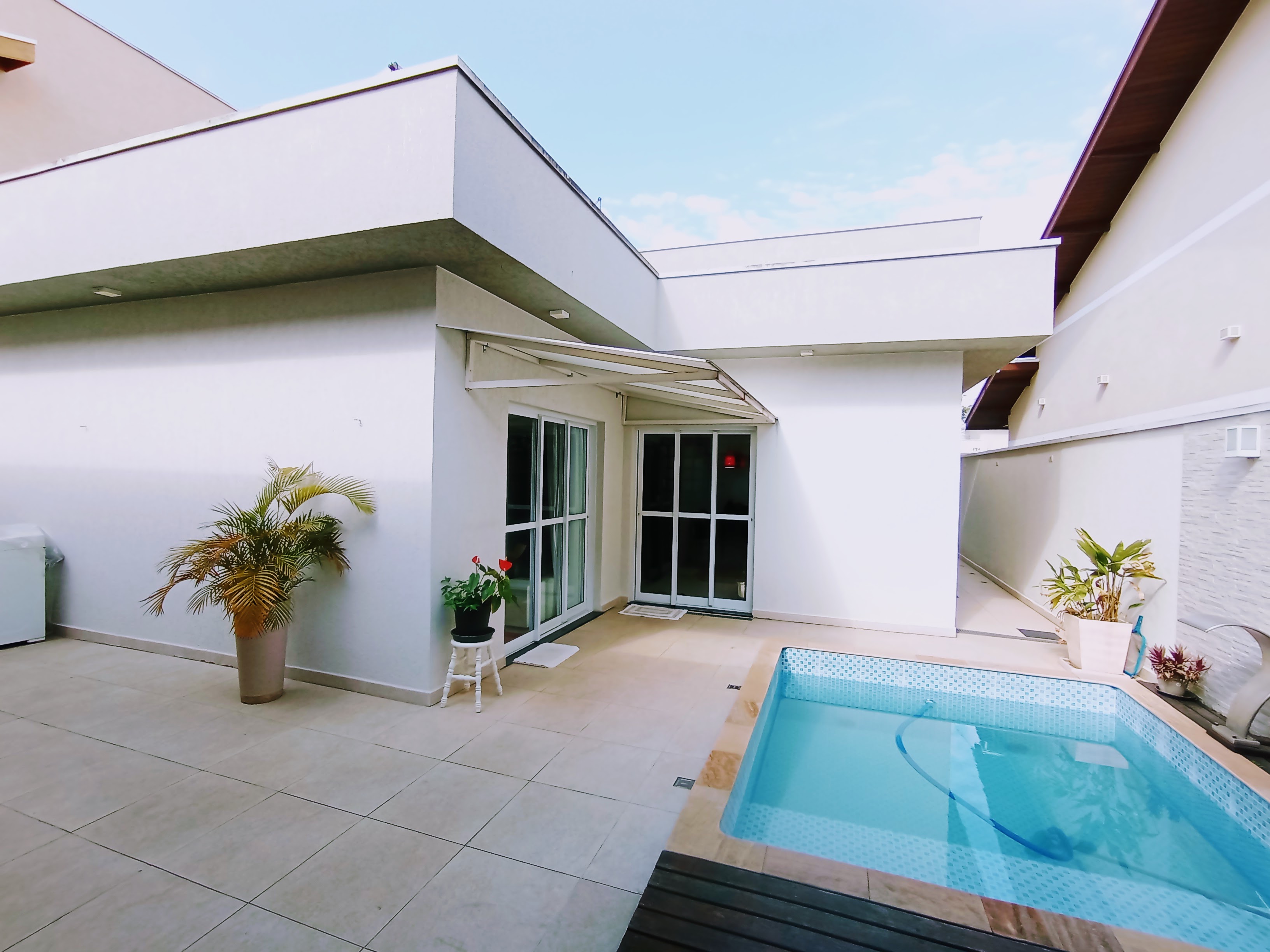 Casa à venda com 2 dormitórios no Condomínio Verdes Vales em Taubaté/SP.