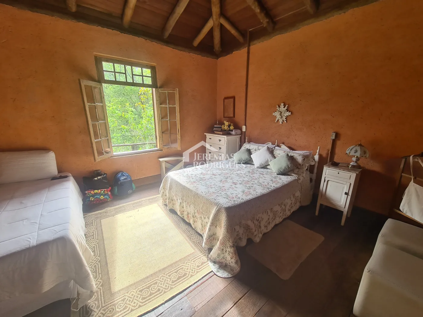 Chácara à venda com 400 m² no bairro Santa Cruz em Santo Antônio do Pinhal/SP.