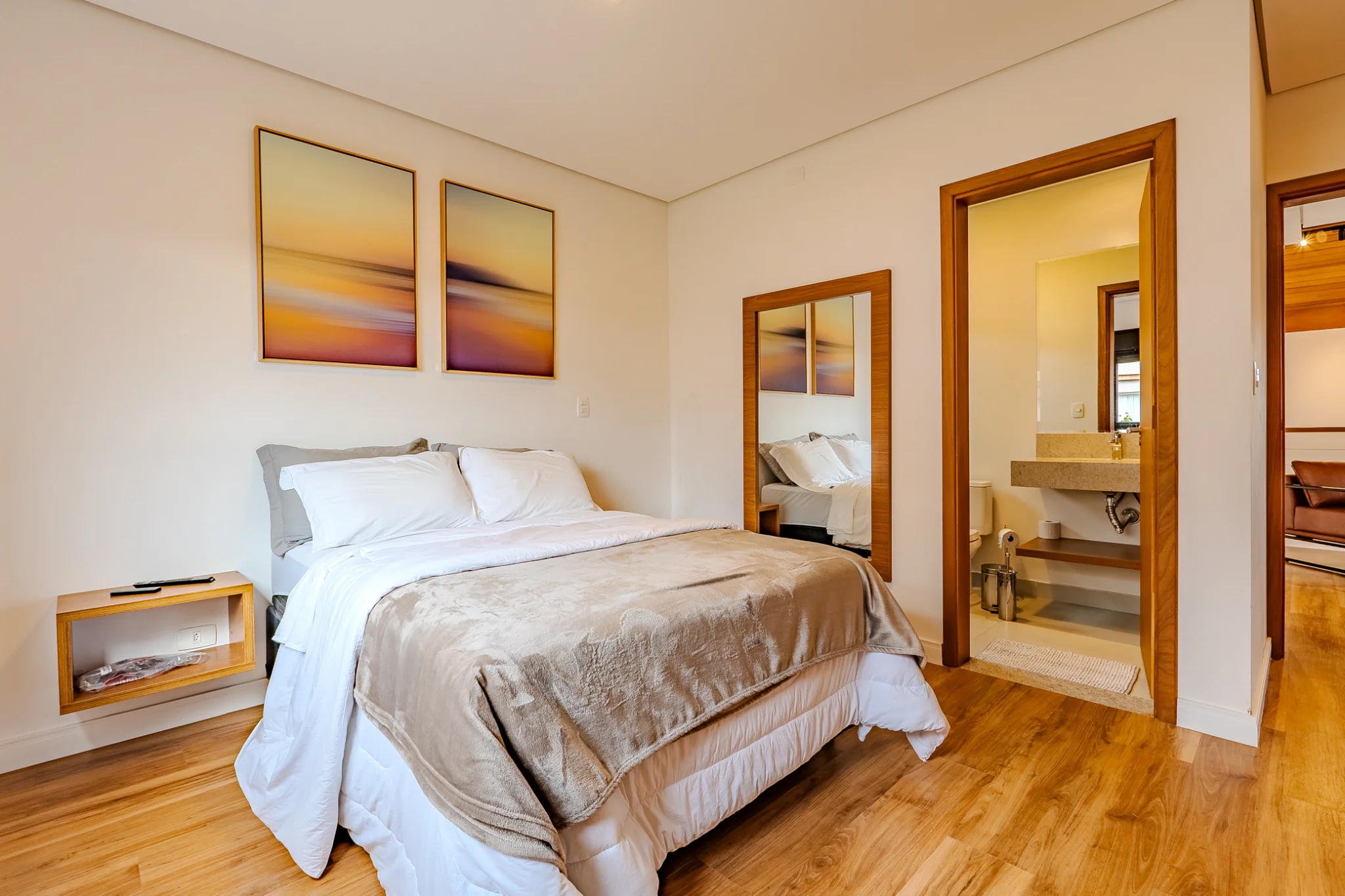 Casa à venda com 4 suítes no Condomínio Beverly Hills em Campos do Jordão/SP. 