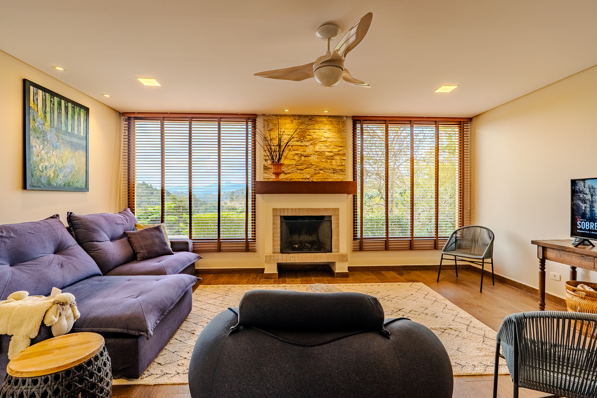 Casa à venda com com 5 suítes no Condomínio Country Club em Santo Antônio do Pinhal/SP. 