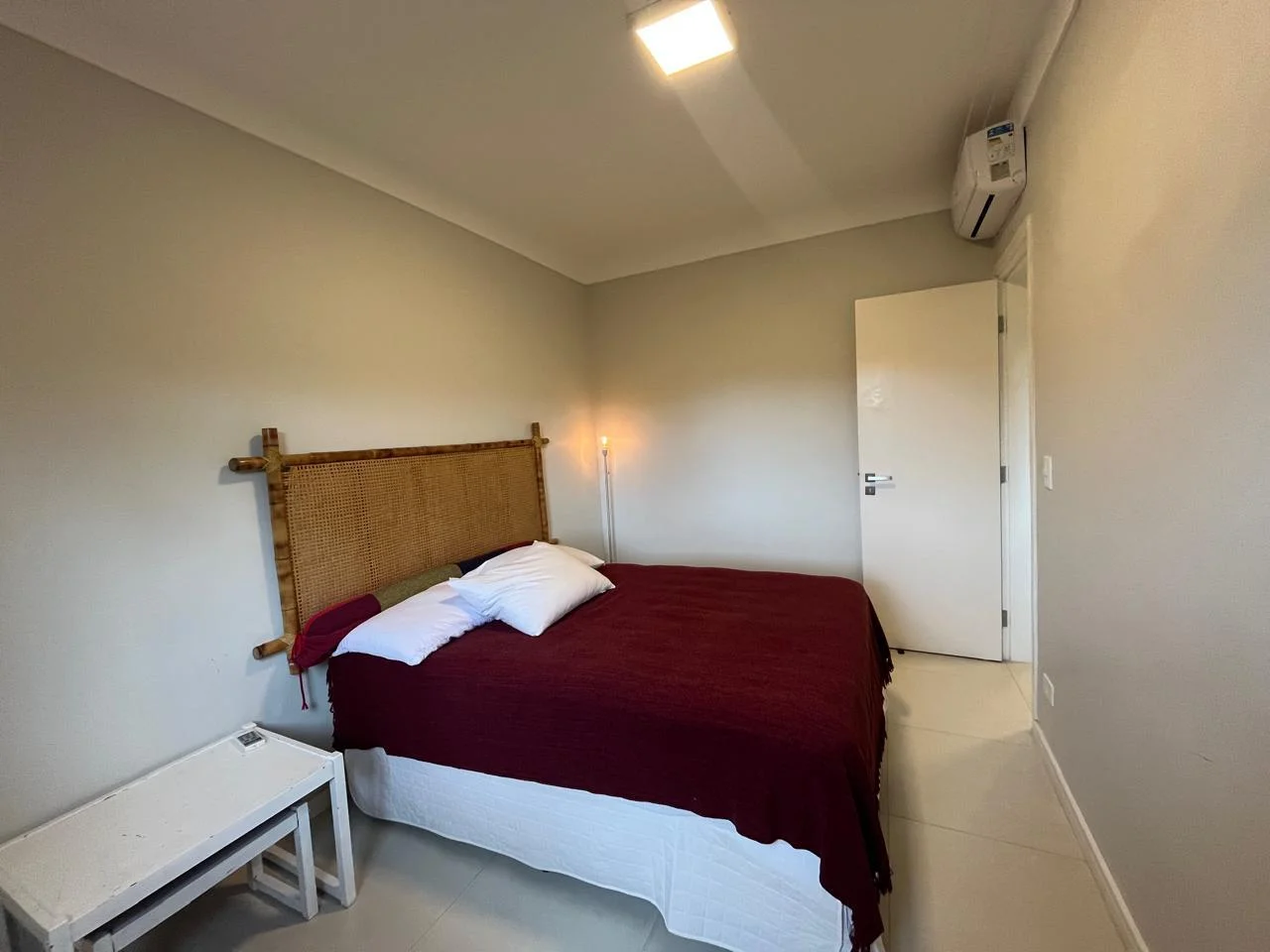 Apartamento à venda com 4 dormitórios, 260 m² no Edifício Recanto dos Nobres em Ubatuba/SP. 