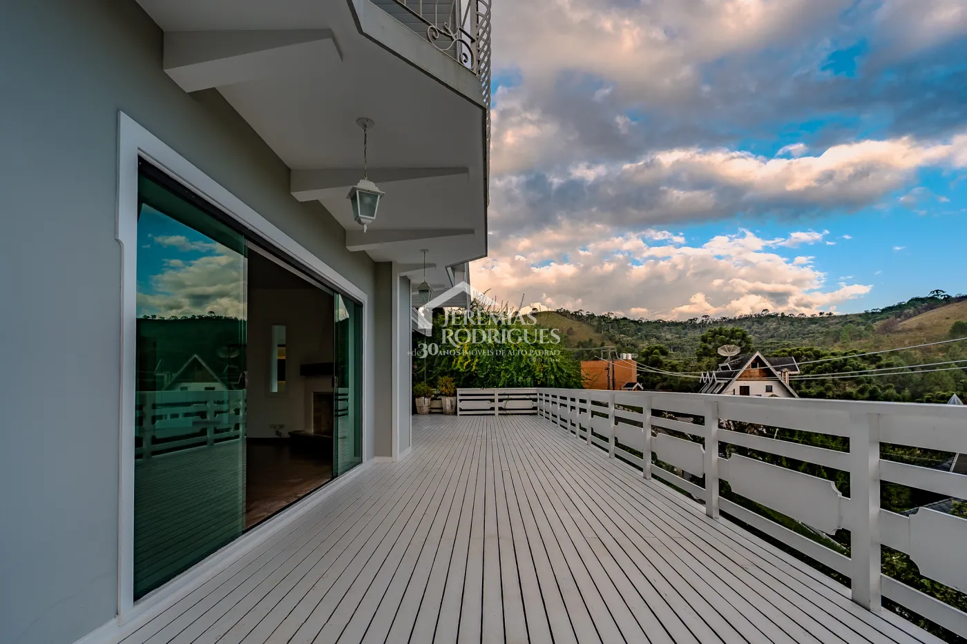 Casa para venda com 5 suítes no Condomínio Jardim Véu da Noiva em Campos do Jordão/SP