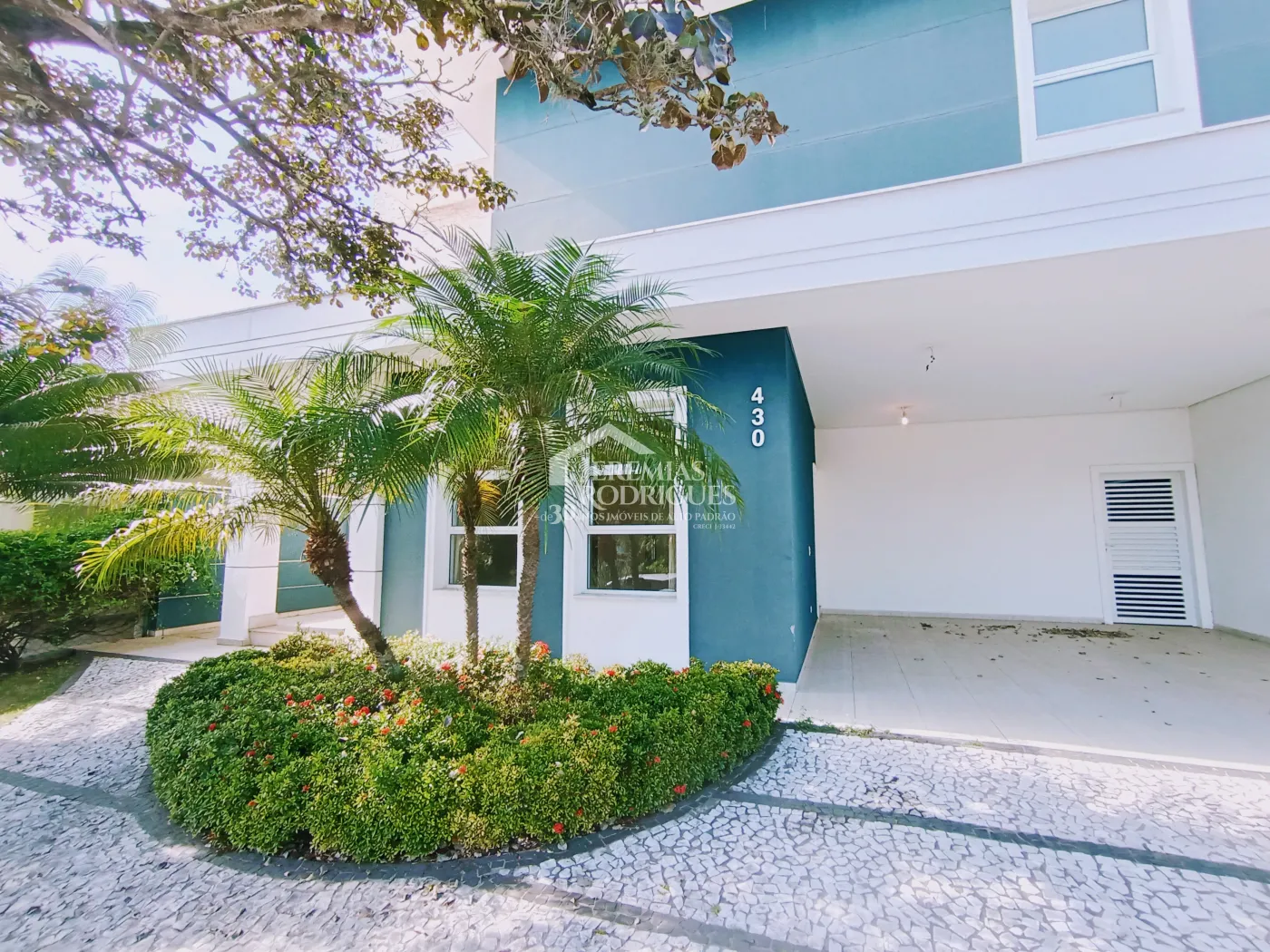 Casa para venda e locação com 4 suítes no Condomínio Taubaté Village em Taubaté/SP.