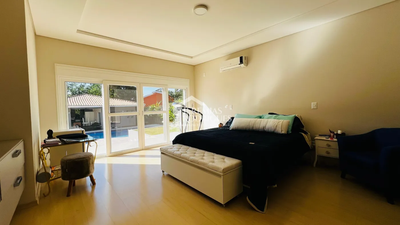 Casa para venda e locação com 6 dormitórios no Condomínio Chácaras Cataguá em Taubaté/SP.