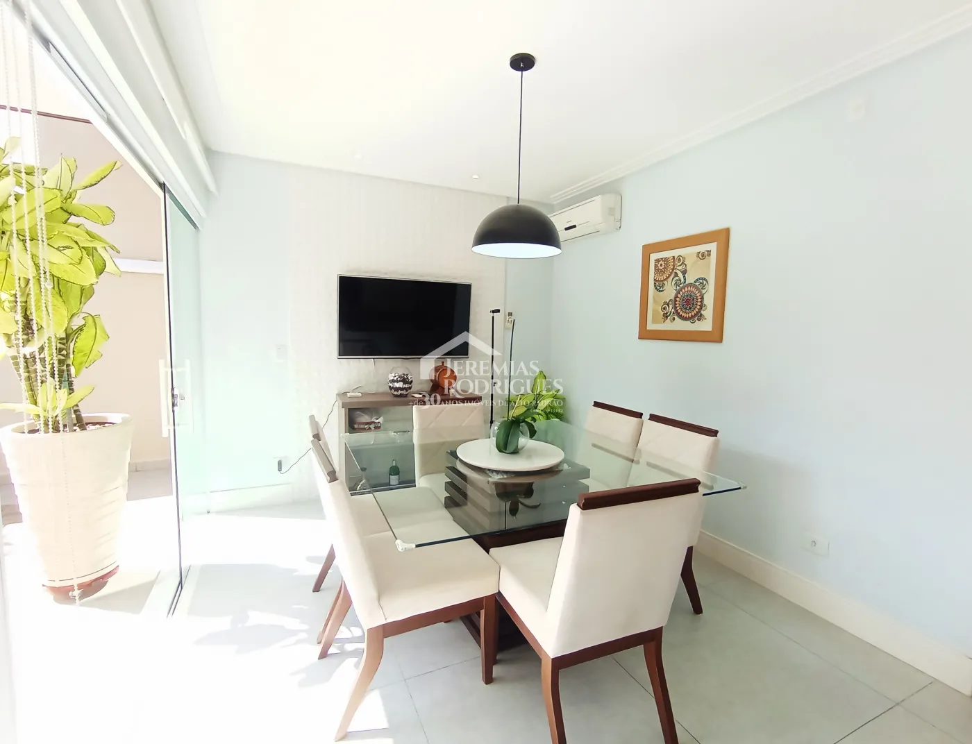 Casa à venda com 4 suítes no Condomínio Altos da Serra VI em São José dos Campos/SP