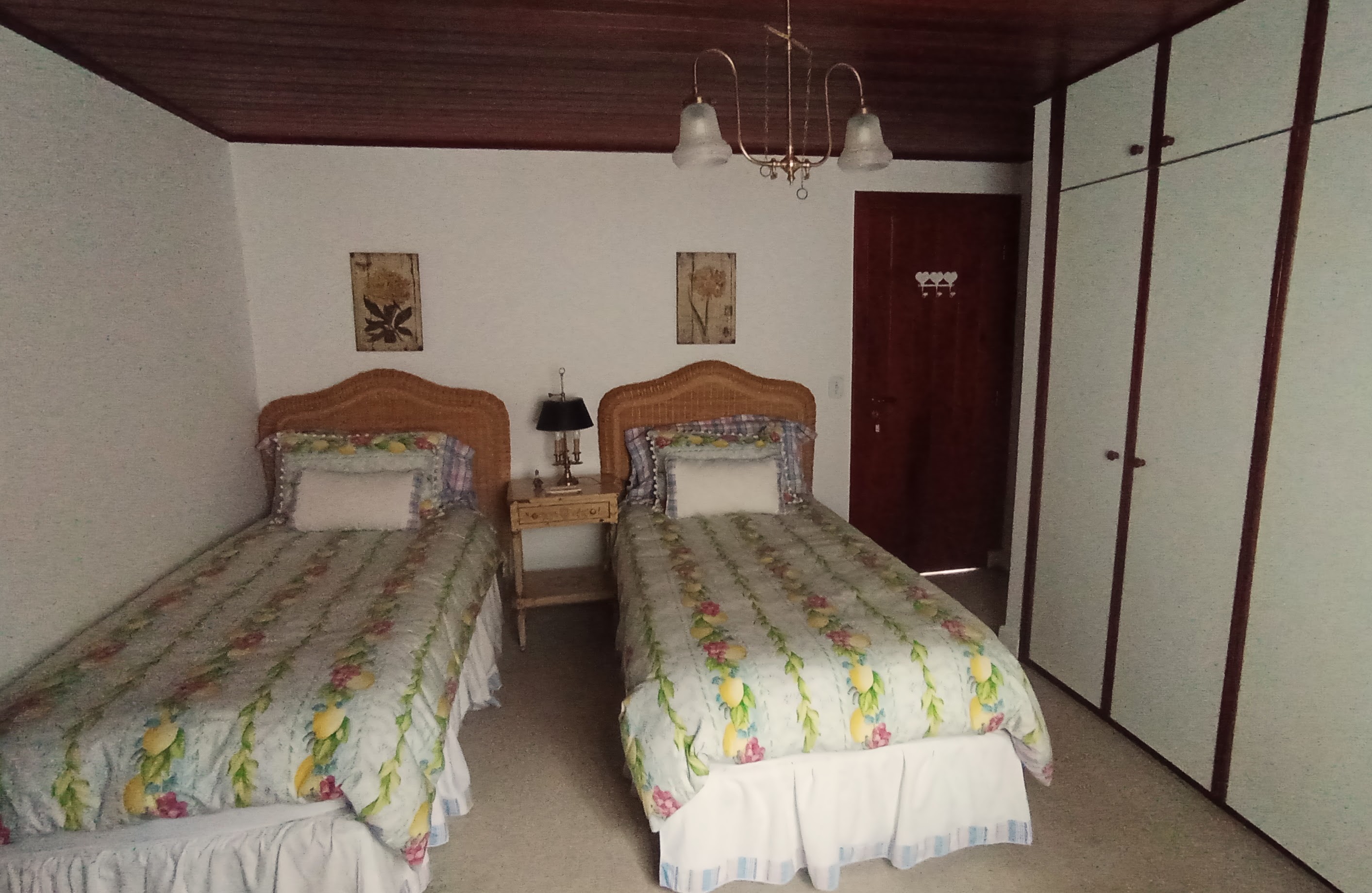 Casa à venda com 5 dormitórios no Capivari em Campos do Jordão/SP.