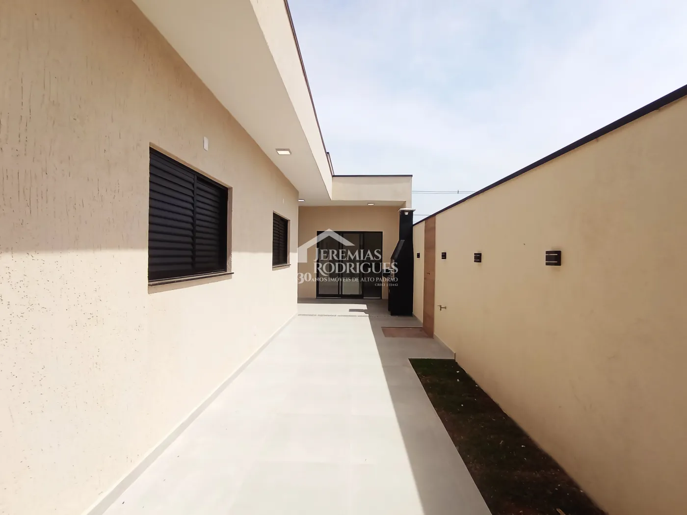 Casa à venda com 3 dormitórios no Condomínio Bosque da Imperatriz em Pindamonhangaba/SP.