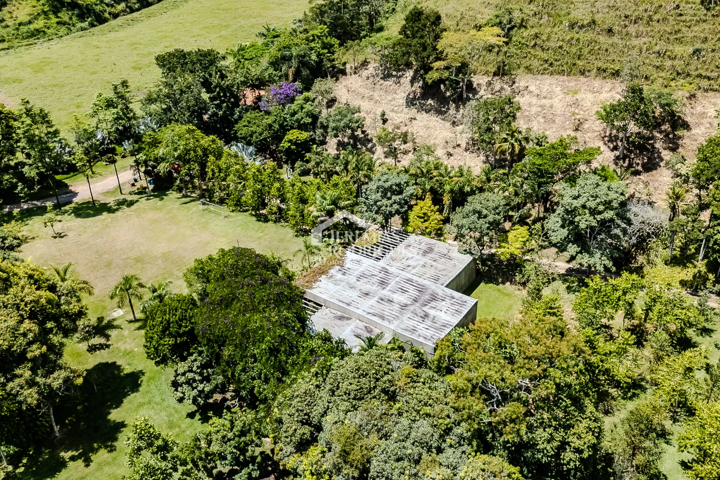 Fazenda à venda com 3.389.000,00 m² em Piraí/RJ.