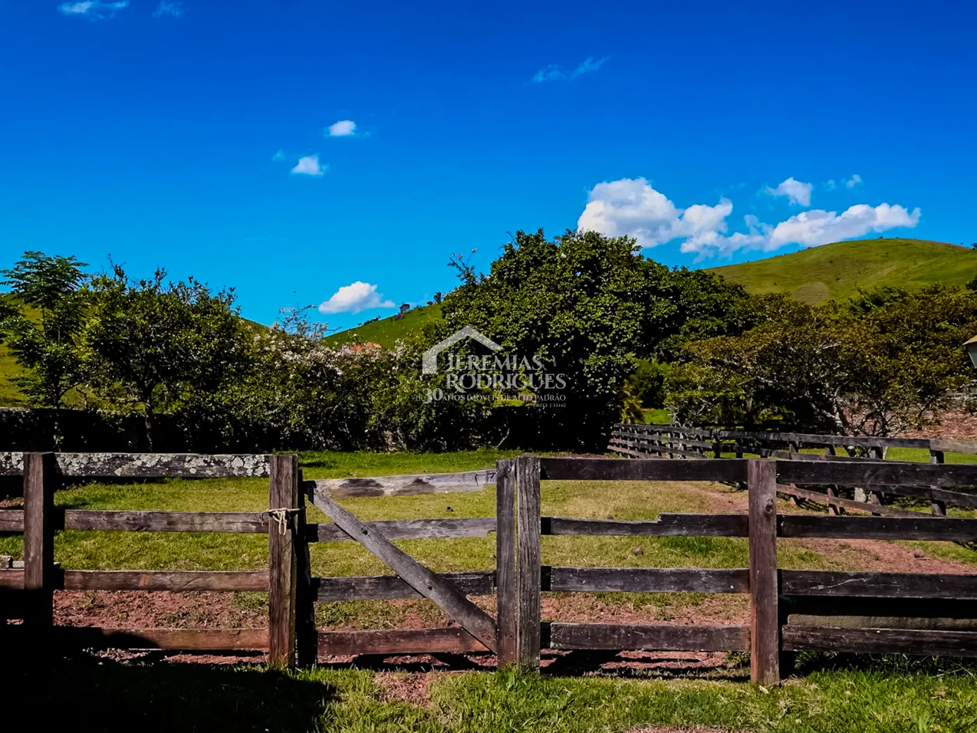 Fazenda à venda com 919,6 hectares em Cachoeira Paulista/SP.