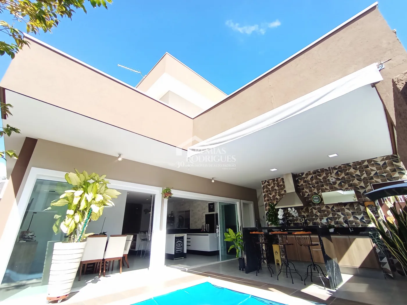 Casa à venda com 4 suítes no Condomínio Altos da Serra VI em São José dos Campos/SP