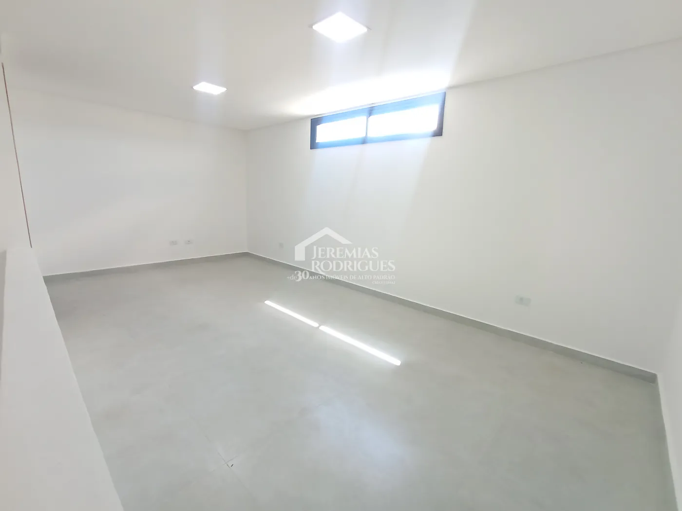 Casa à venda com 3 suítes no Condomínio Campos do Conde II em Tremembé/SP.