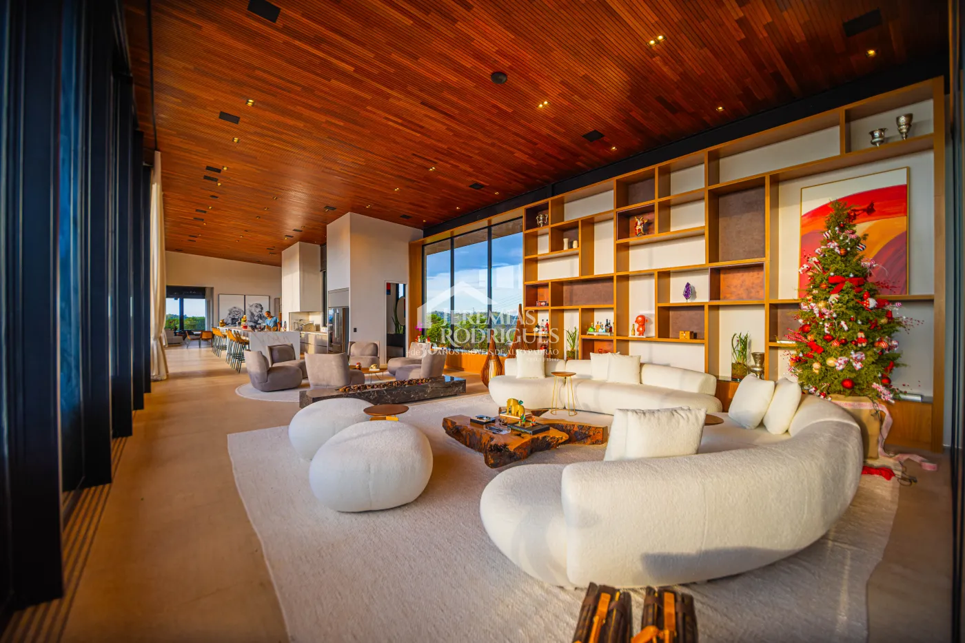 Mansão à venda com 11 suítes no Condomínio Gran Ville em Campos do Jordão/SP.