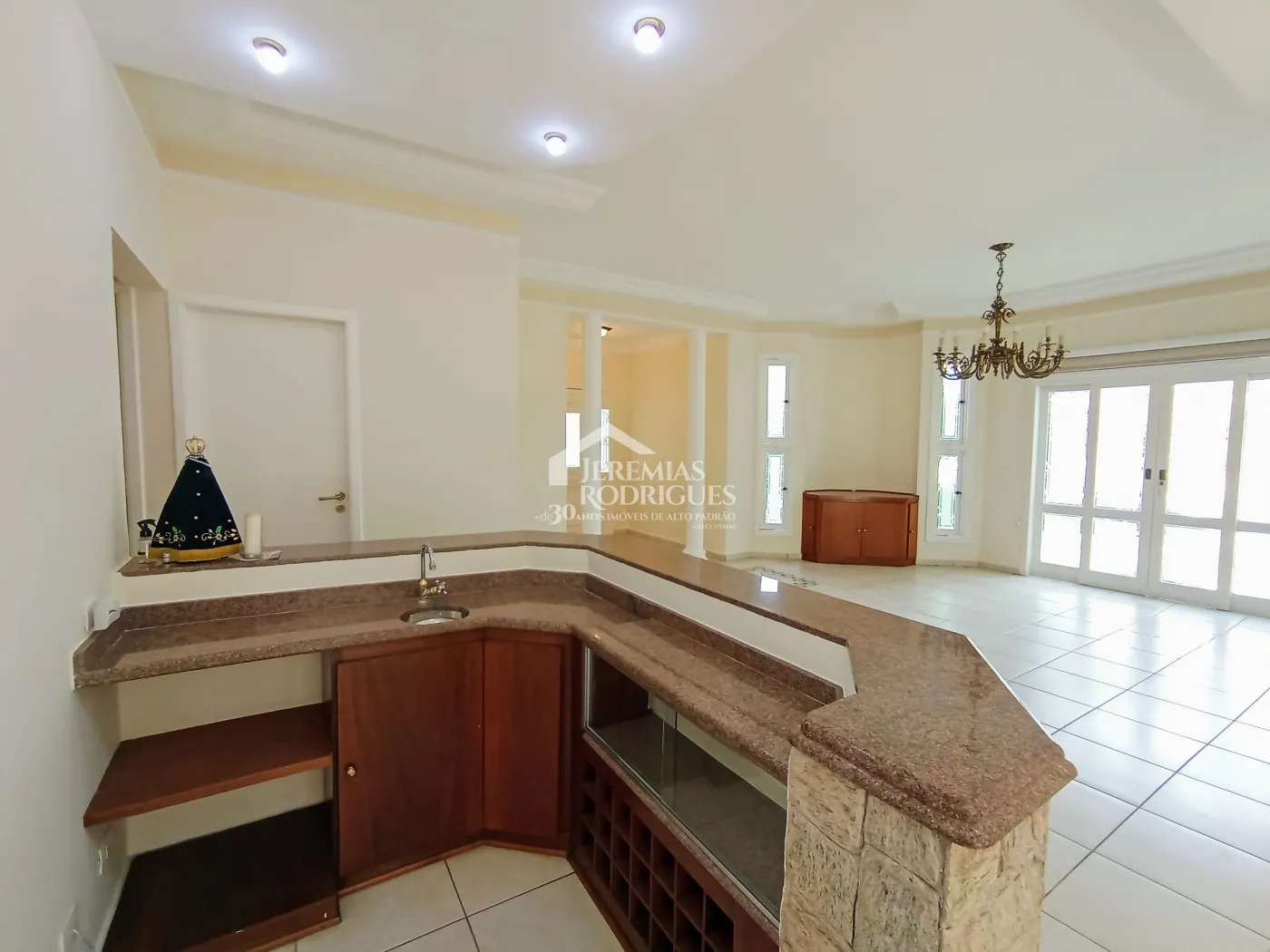 Casa para locação com 4 dormitórios no Condomínio Taubaté Village em Taubaté/SP.