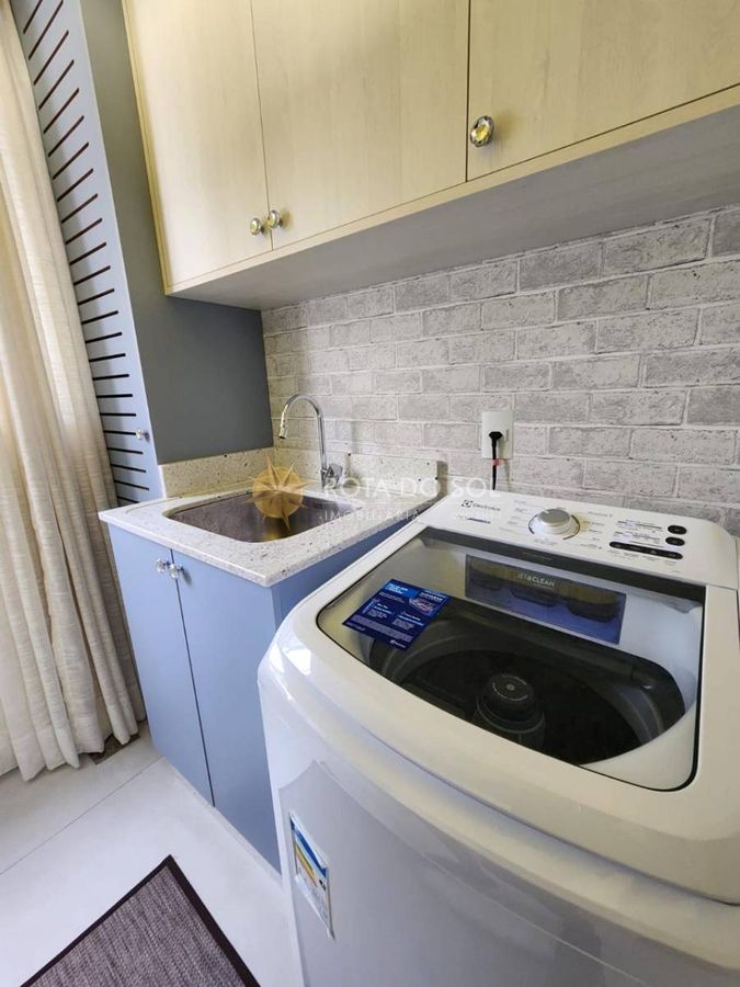 Place Vendôme Apartamento 4 Suítes em Meia Praia Itapema SC