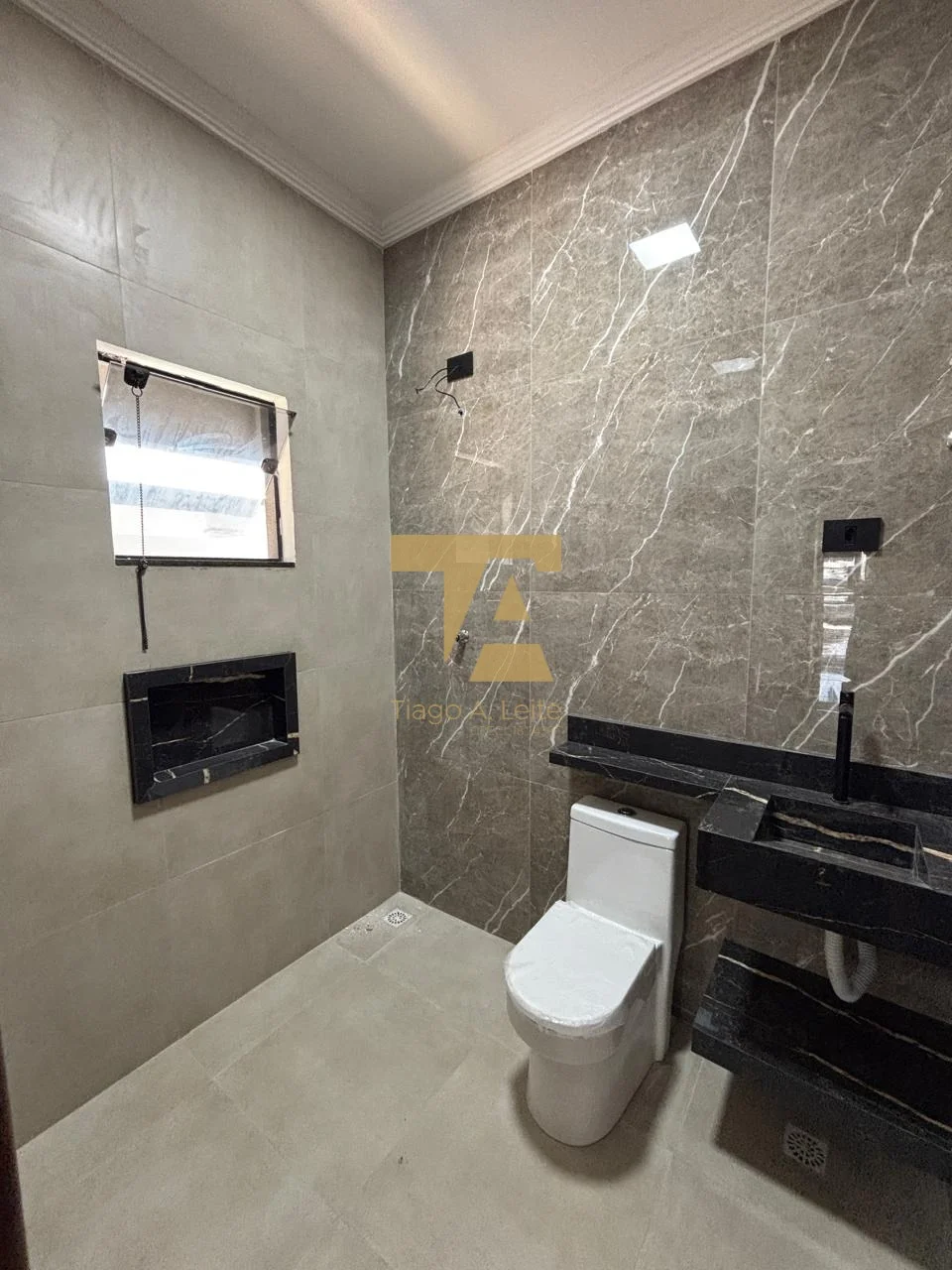 Casa com Quintal Amplo e 2 Quartos no bairro Cidade Nova