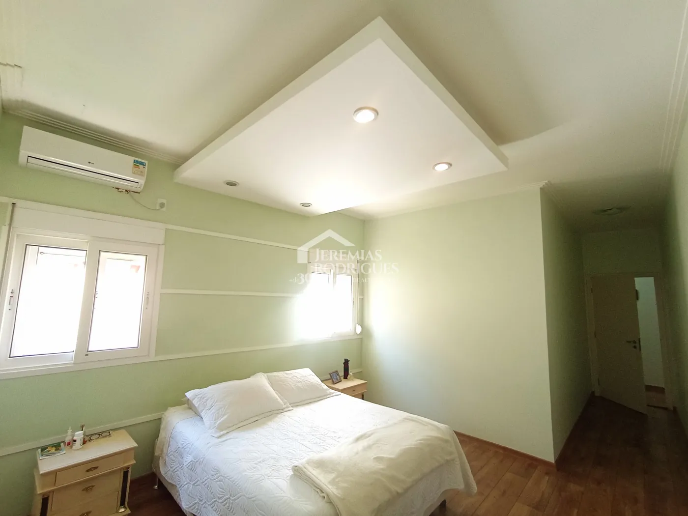 Casa à venda com 4 dormitórios no Condomínio Village Paineiras em Pindamonhangaba/SP