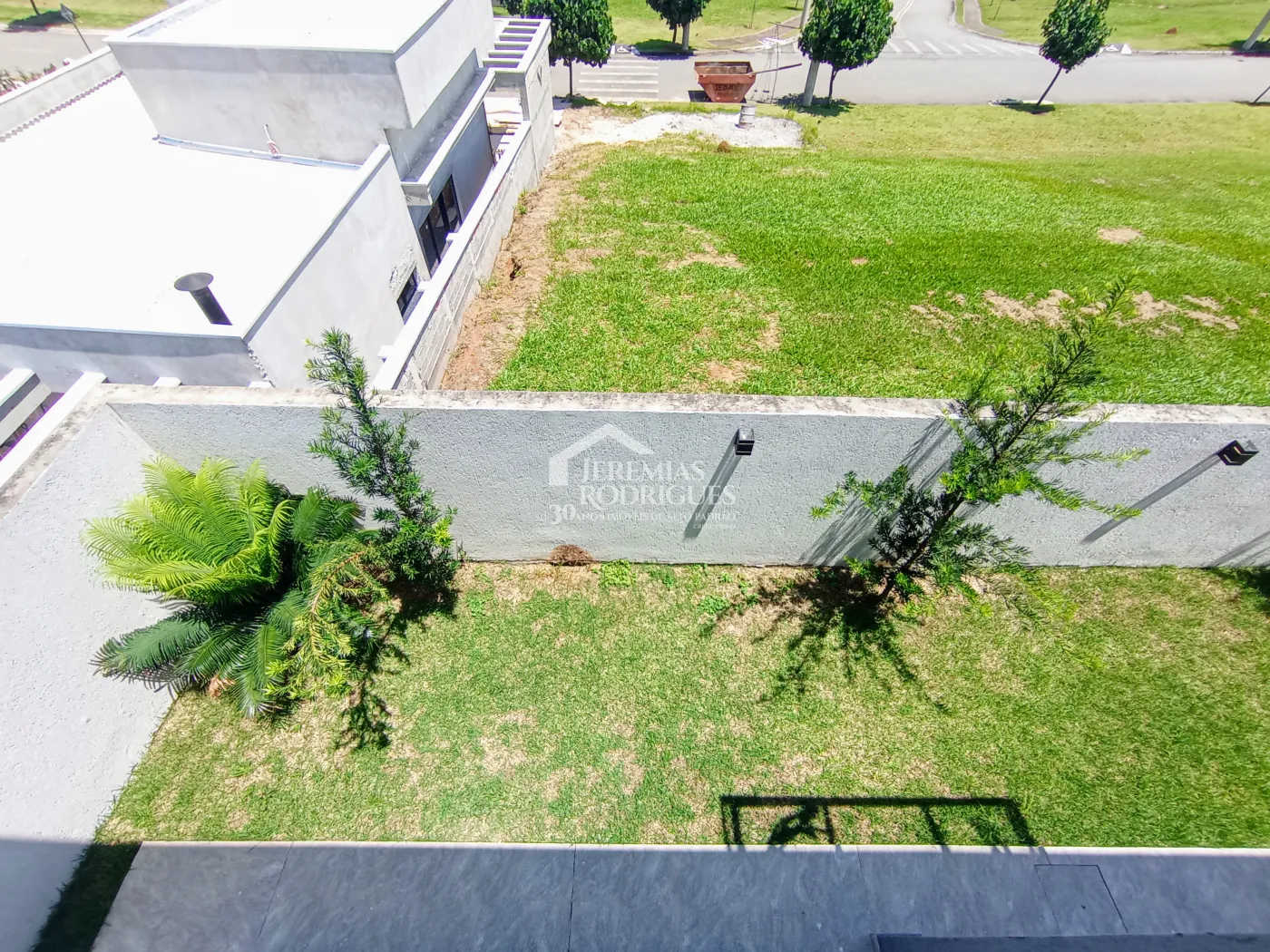 Casa assobradada à venda com 3 suítes no Condomínio Cyrela Landscape em Taubaté/SP.