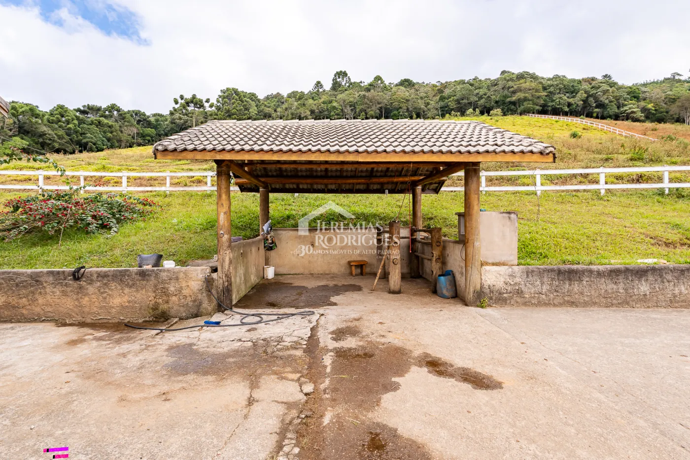 Fazenda com 2.904.000 m² - Sapucaí-Mirim - MG