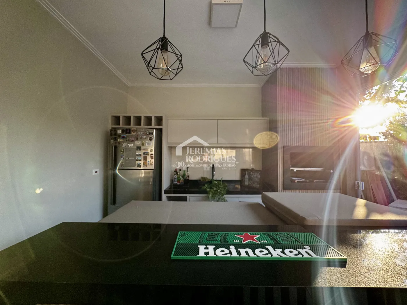 Casa à venda com 3 suítes no Condomínio Reserva dos Lagos em Pindamonhangaba/SP.